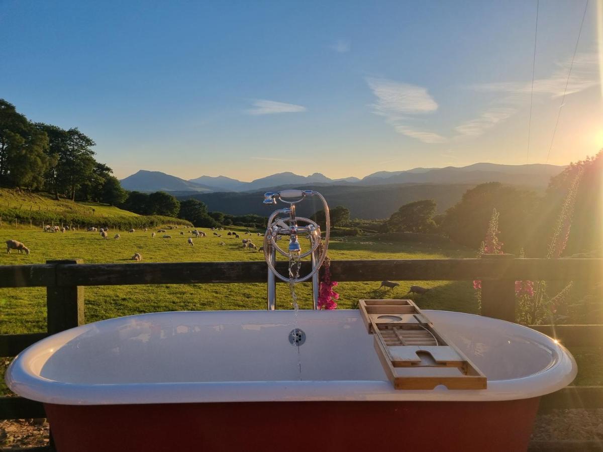 Chalet Red Tub Snowdonia *