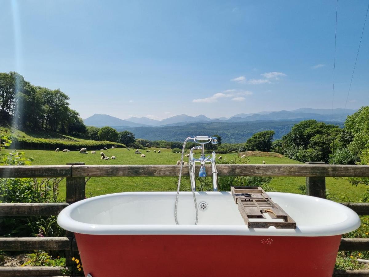 Chalet Red Tub Snowdonia *